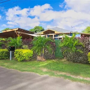 Charming Country Just A Few Steps From The Beach! Holiday home Waianae